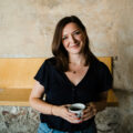 Dajana Doskoc mit Kaffeetasse at Cascina Cuccagna ©Rhianna May Photography